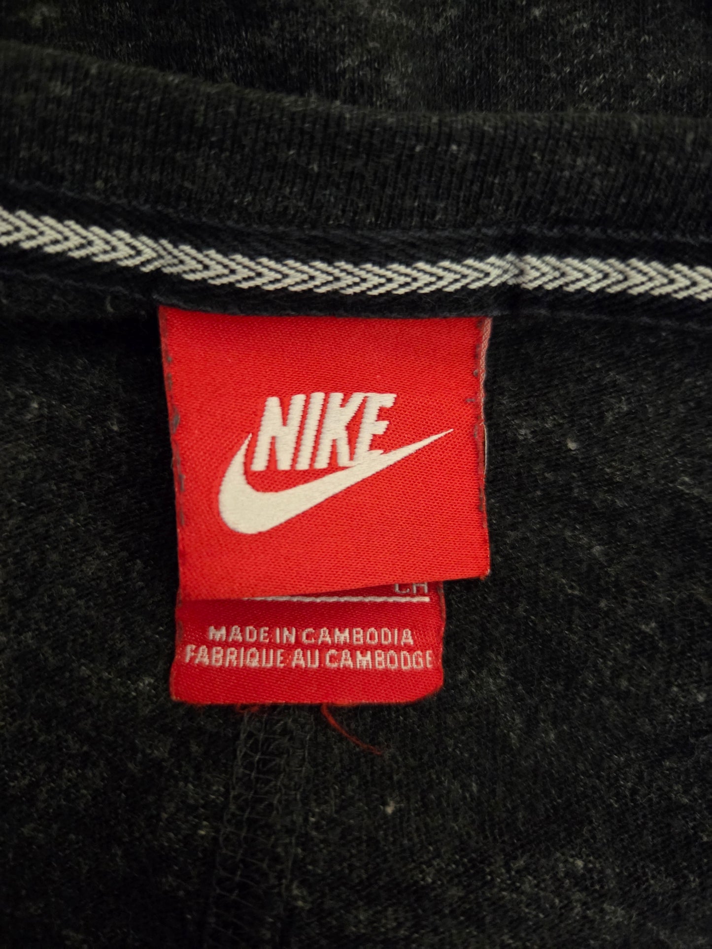 Red Nike size label