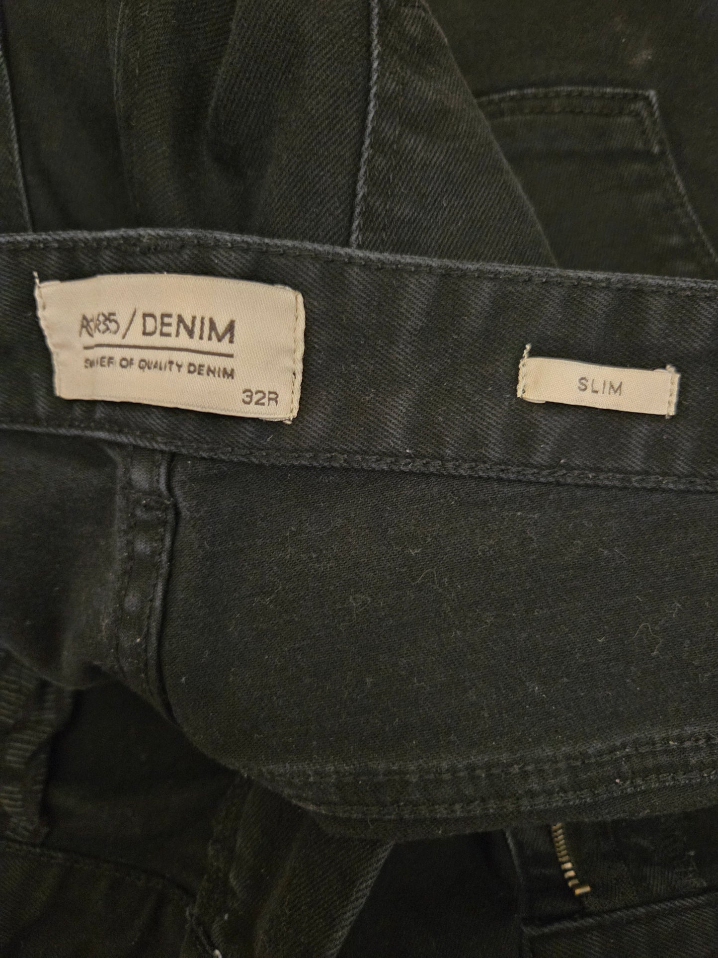 Size label on jeans