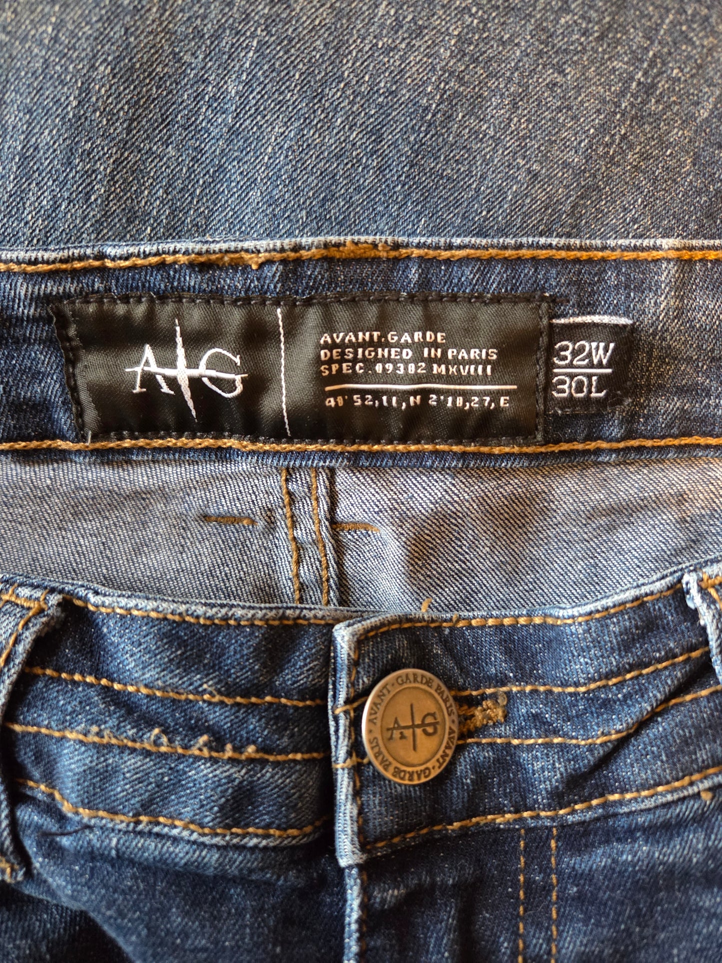 Size label on jeans