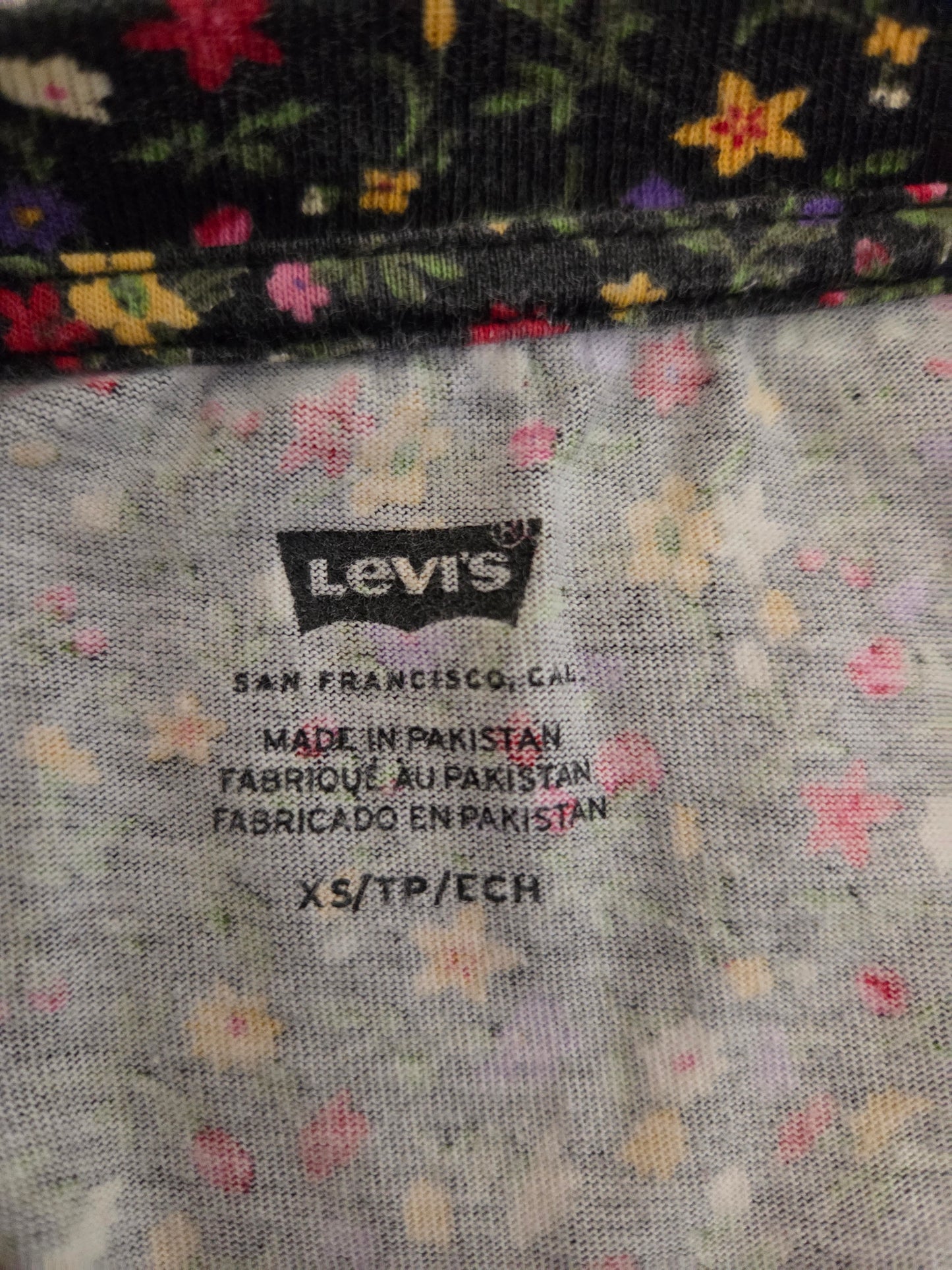 Levi's size label on a floral-patterned