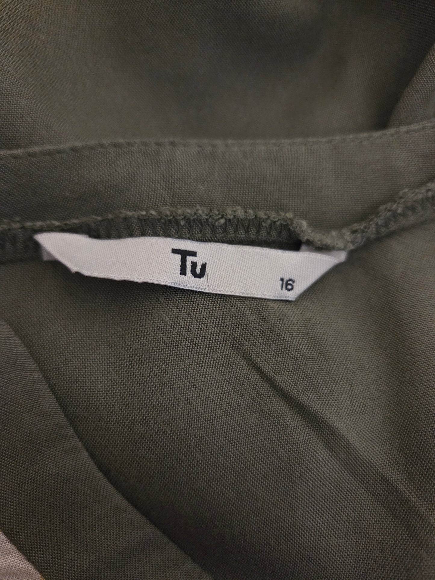 Close-up of a TU size label