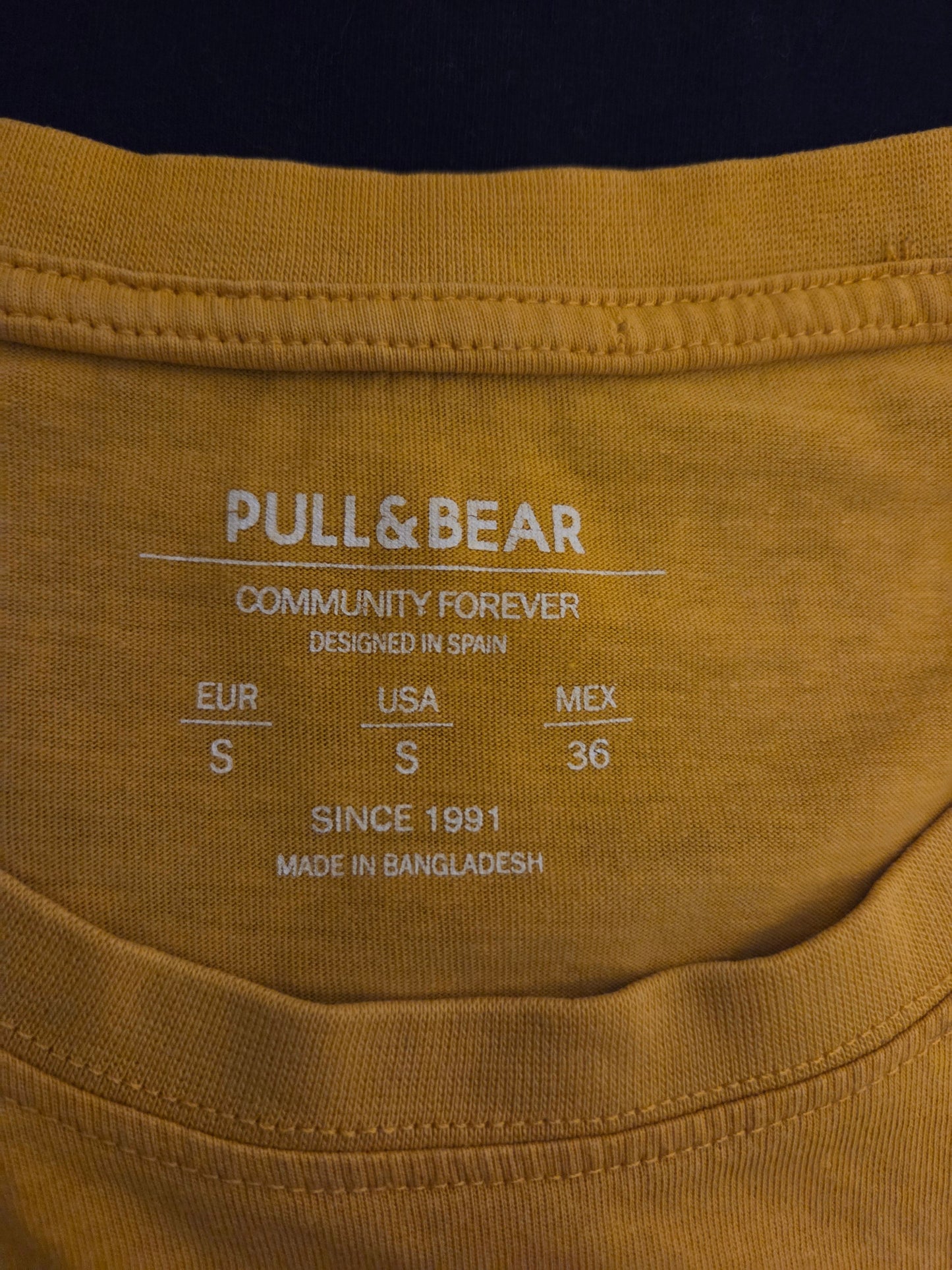 Pull & Bear colourblock t-shirt UK small pre- loved clothing size label