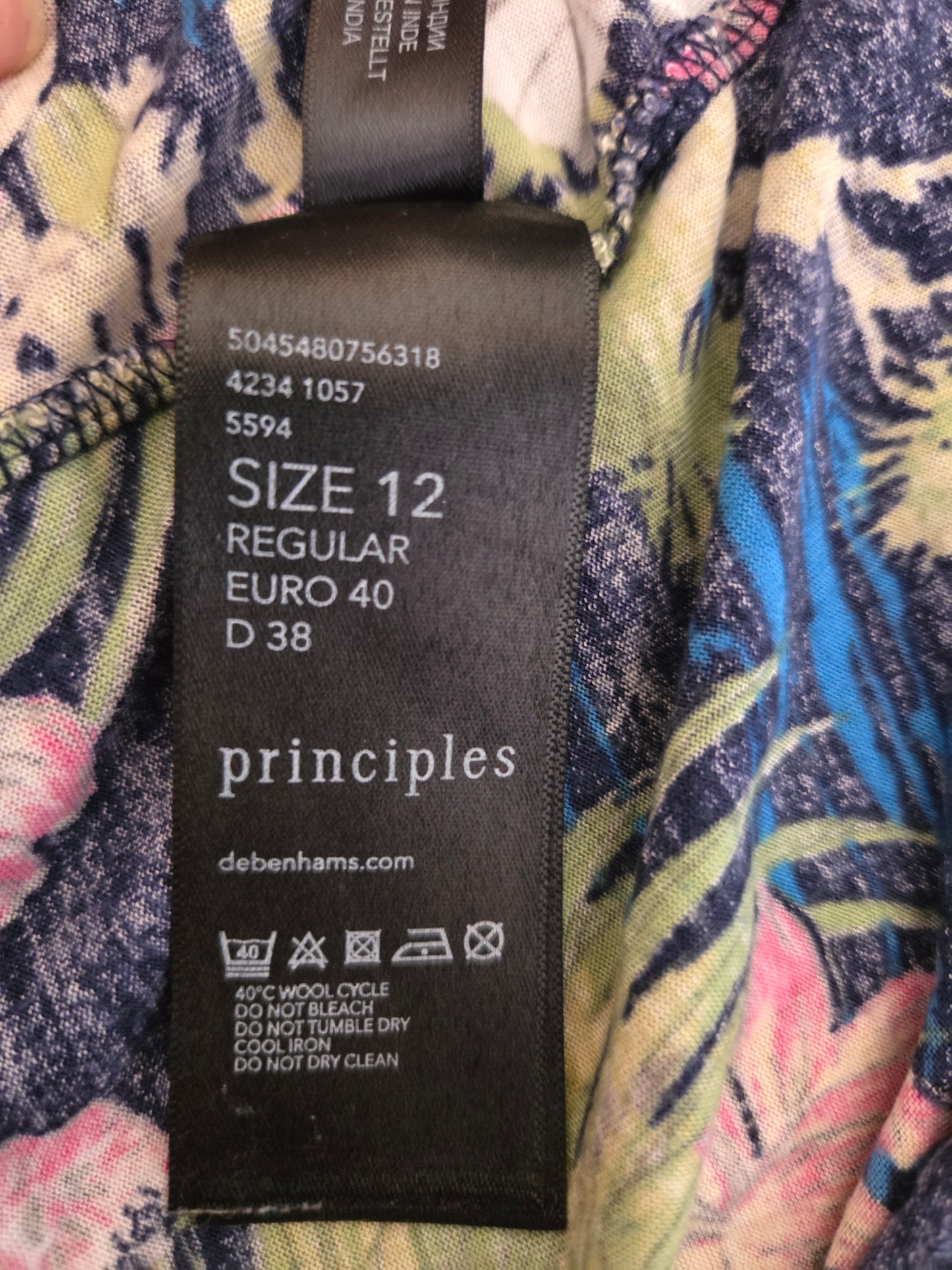 Size label on a floral fabric background