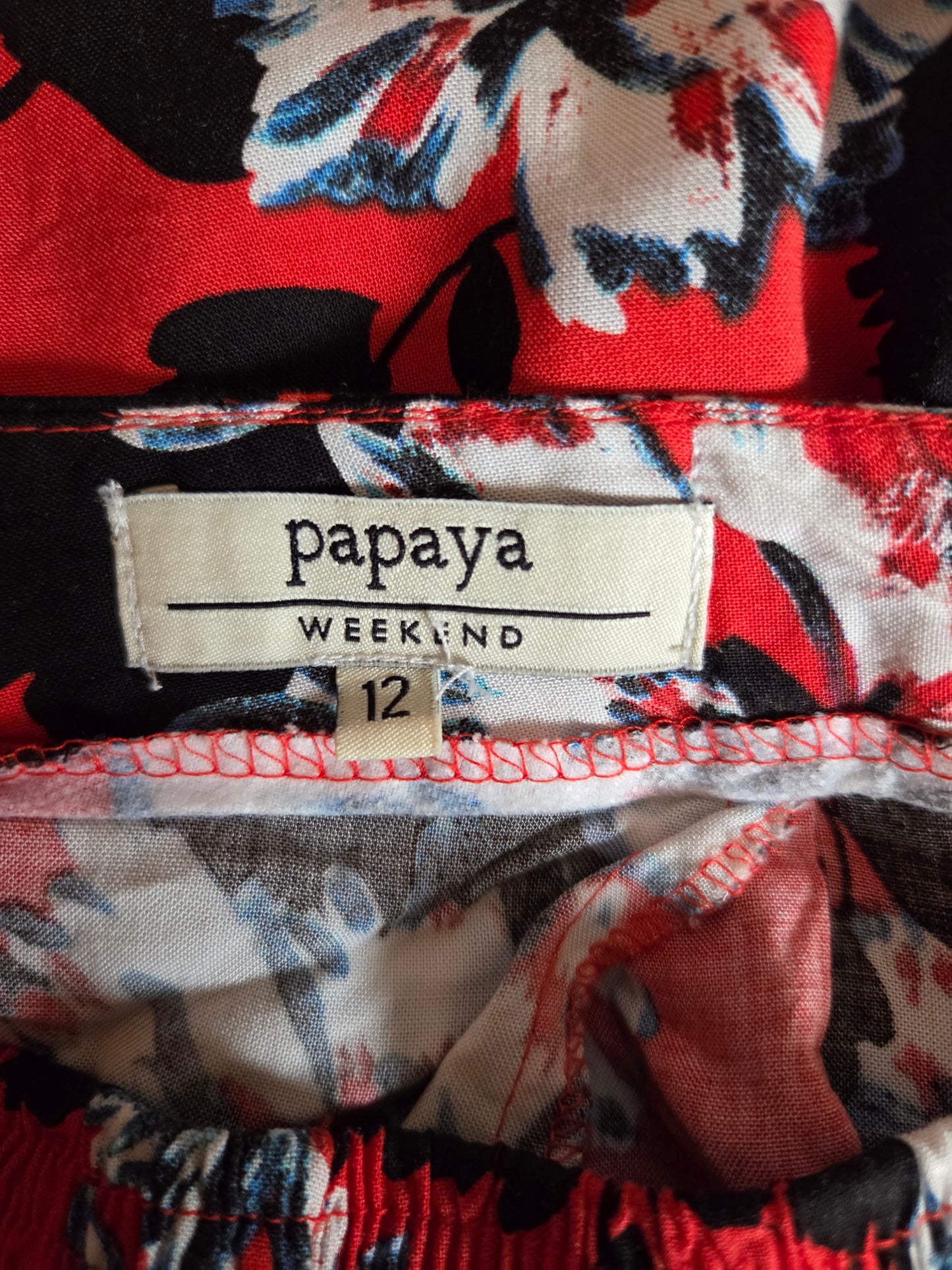Floral patterned fabric with a 'papaya' size label