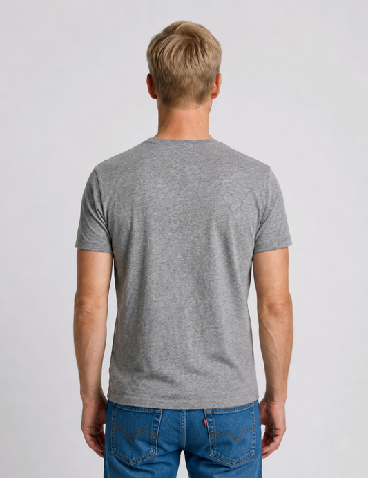 Man wearing a gray t-shirt and blue jeans