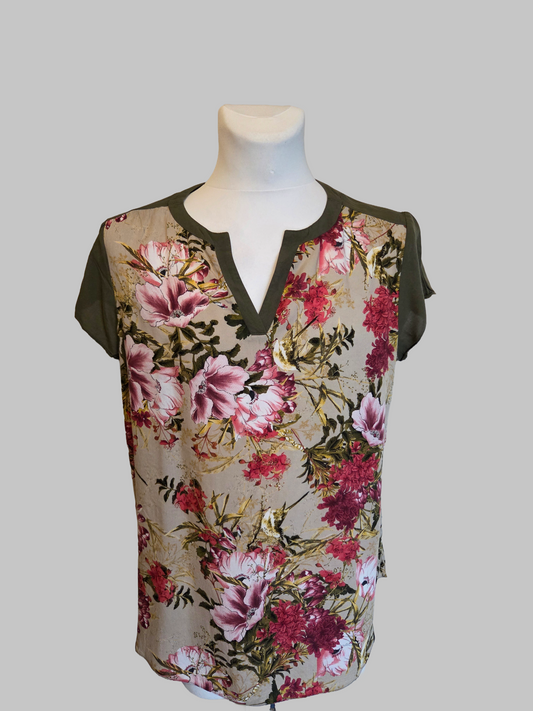 TU Khaki Green Floral V-Neck Short Sleeve Top – Size - UK-16