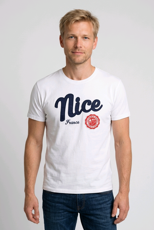 Man wearing a white t shirt