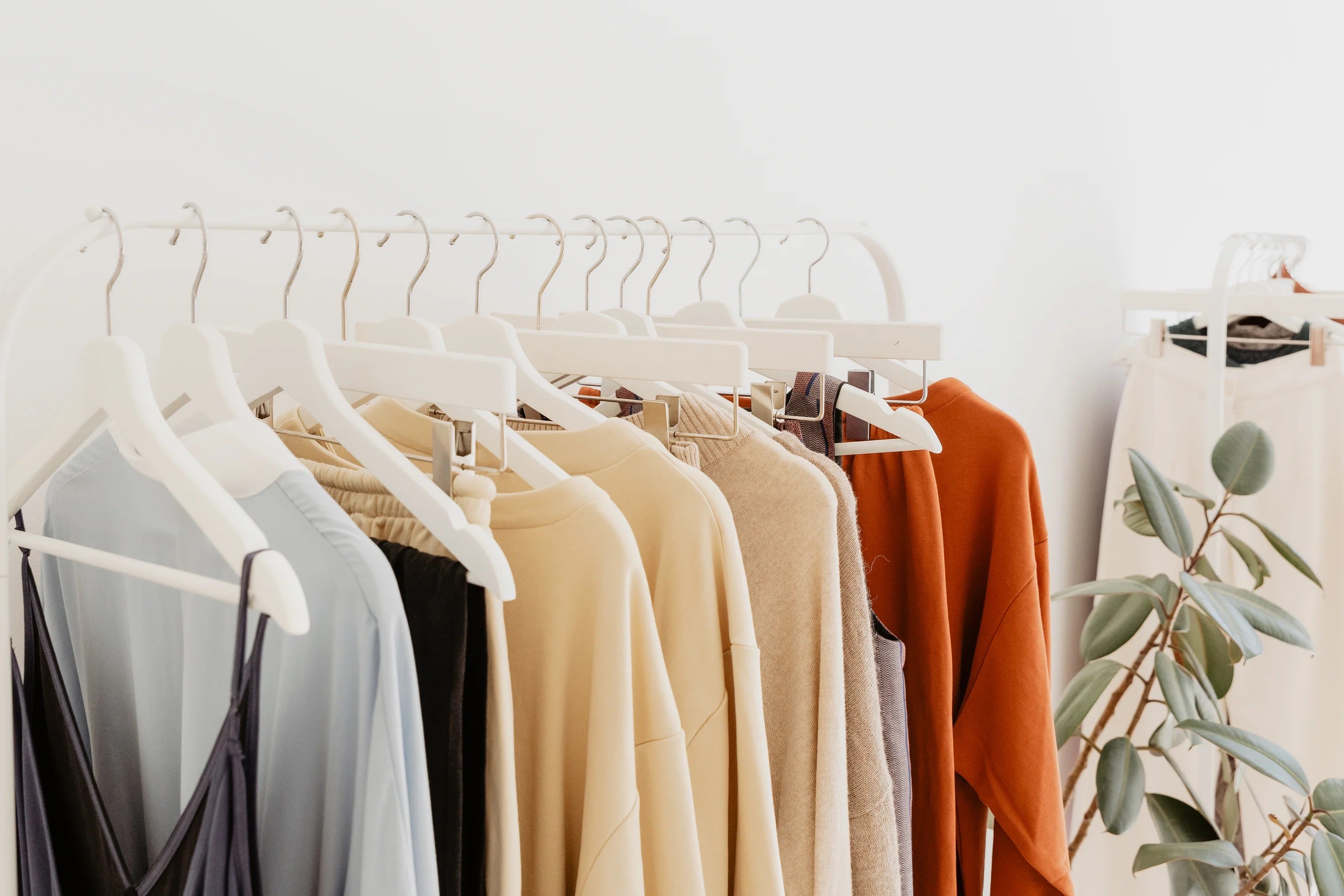 1778496335200-imageye-imgi45minimalist-retail-clothing-display3024x.jpg