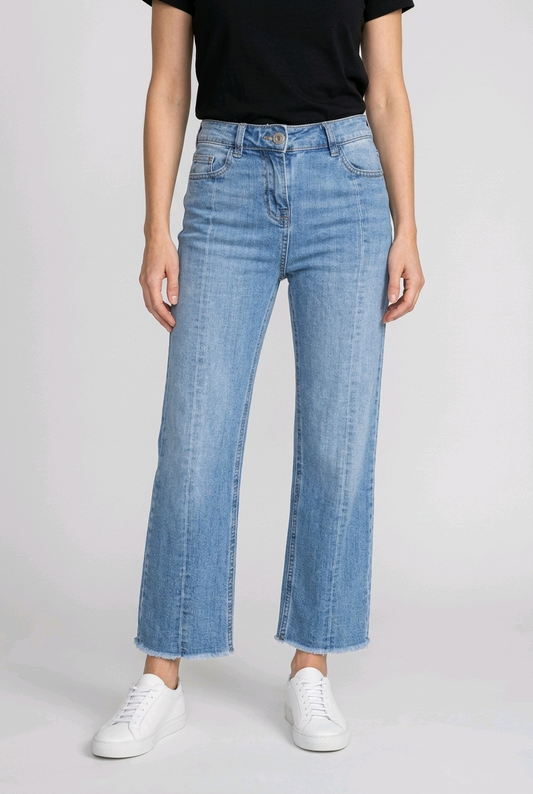 Woman wearing blue jeans 