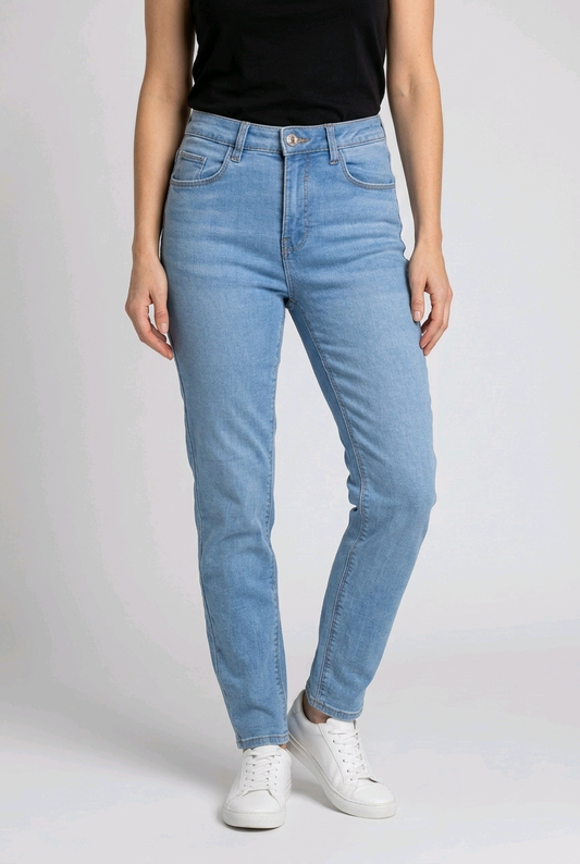 Woman wearing light blue jeans and white trainers
