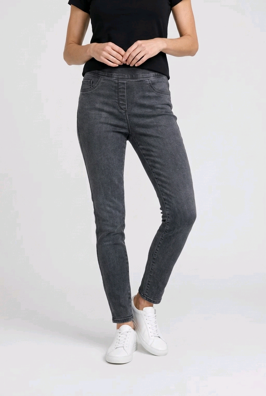 Woman wearing grey jeggings