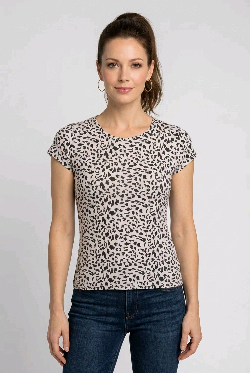 Woman wearing a leopard print top and blue jeans 