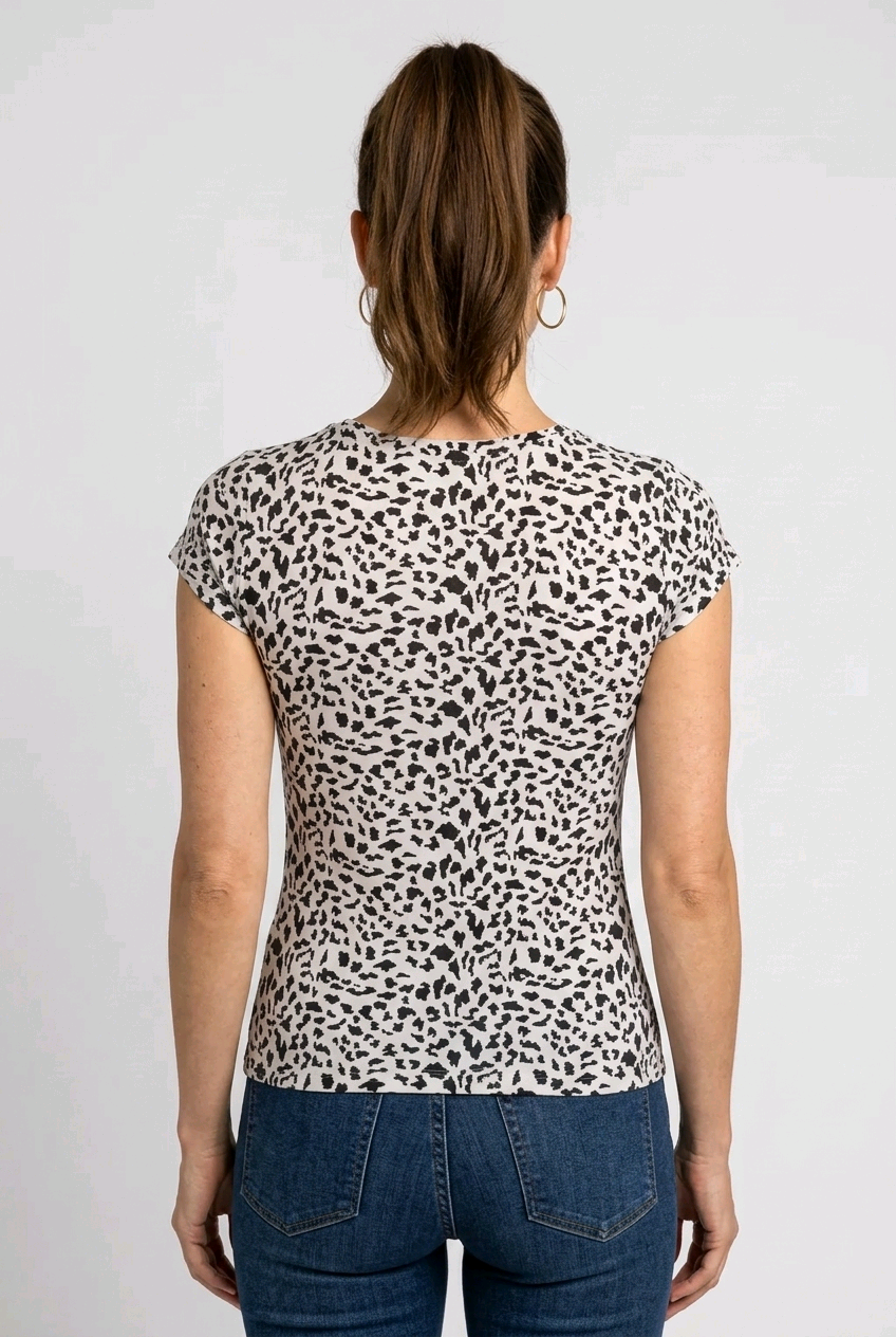 Woman wearing a leopard print top and blue jeans 