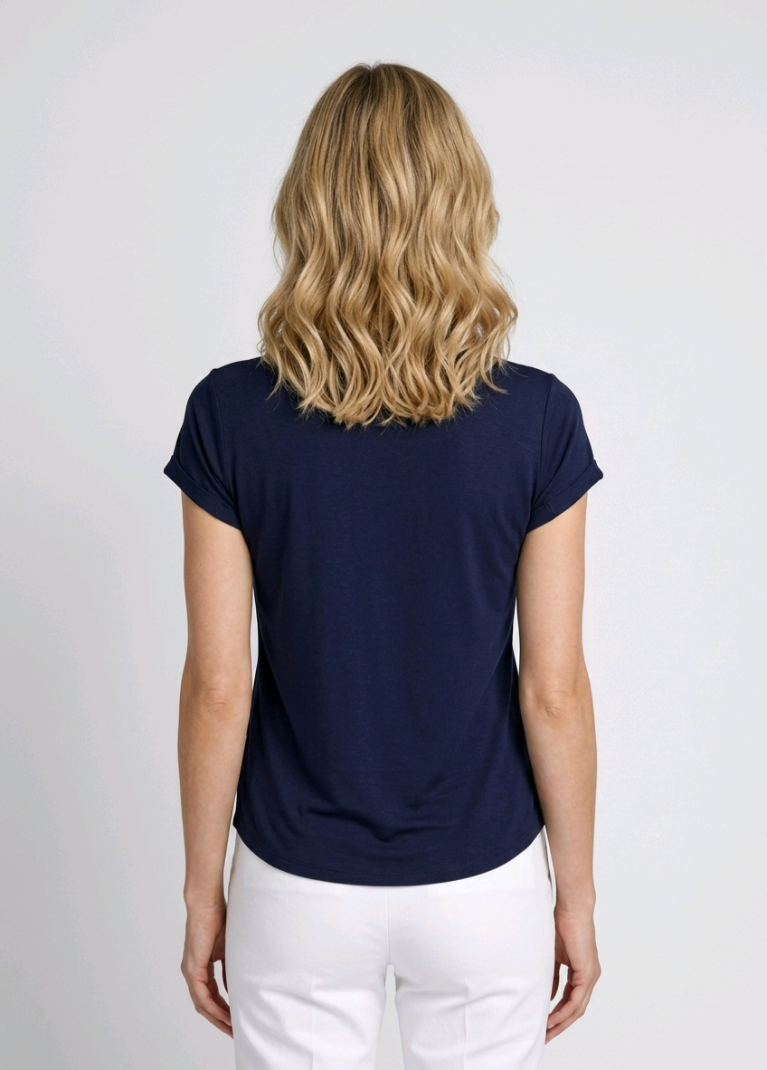 Person wearing a navy blue t-shirt and white pants 
