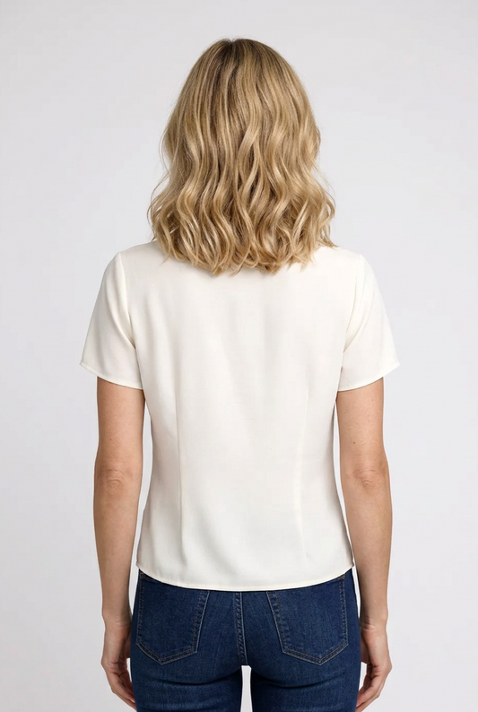 Woman wearing a white blouse and blue jeans 