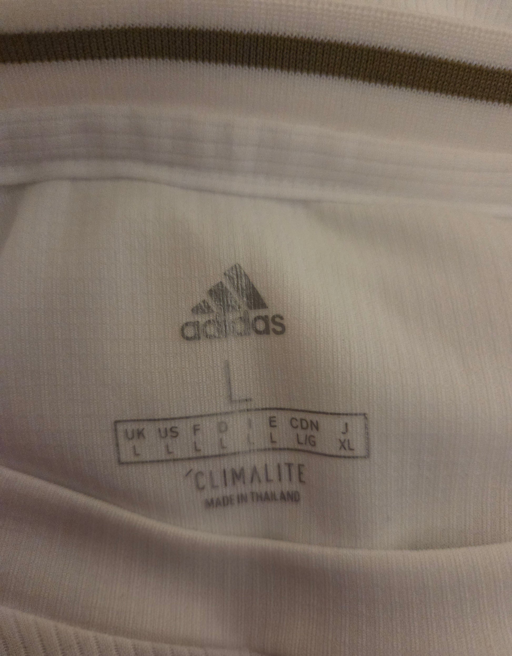 Adidas logo size label