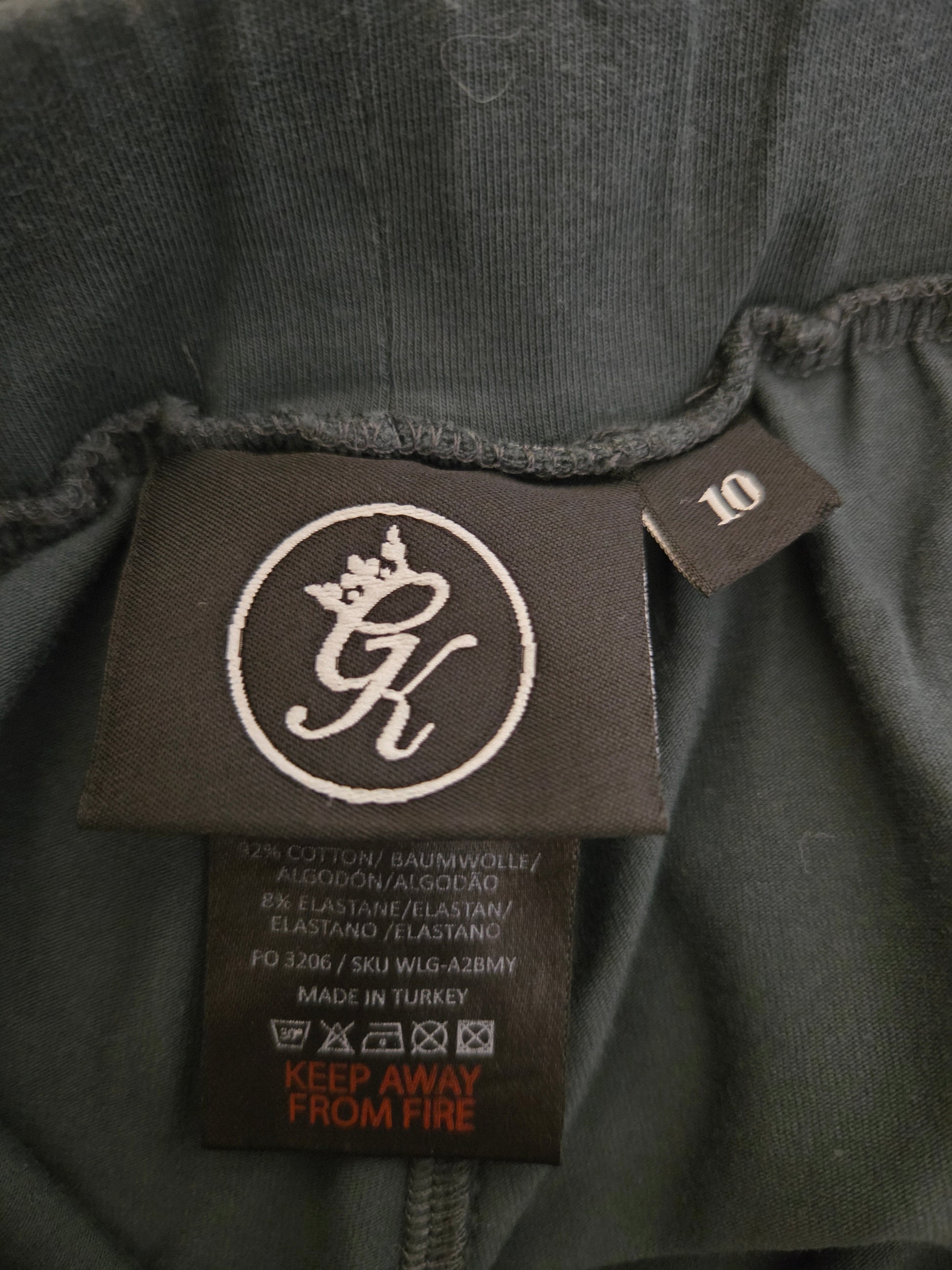 Close-up of a gymking size label 