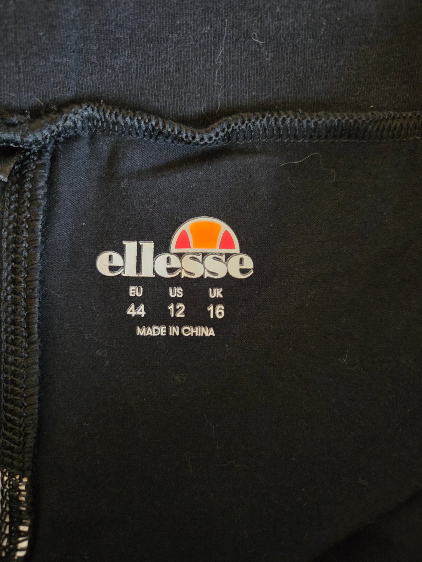 Ellesse size logo 