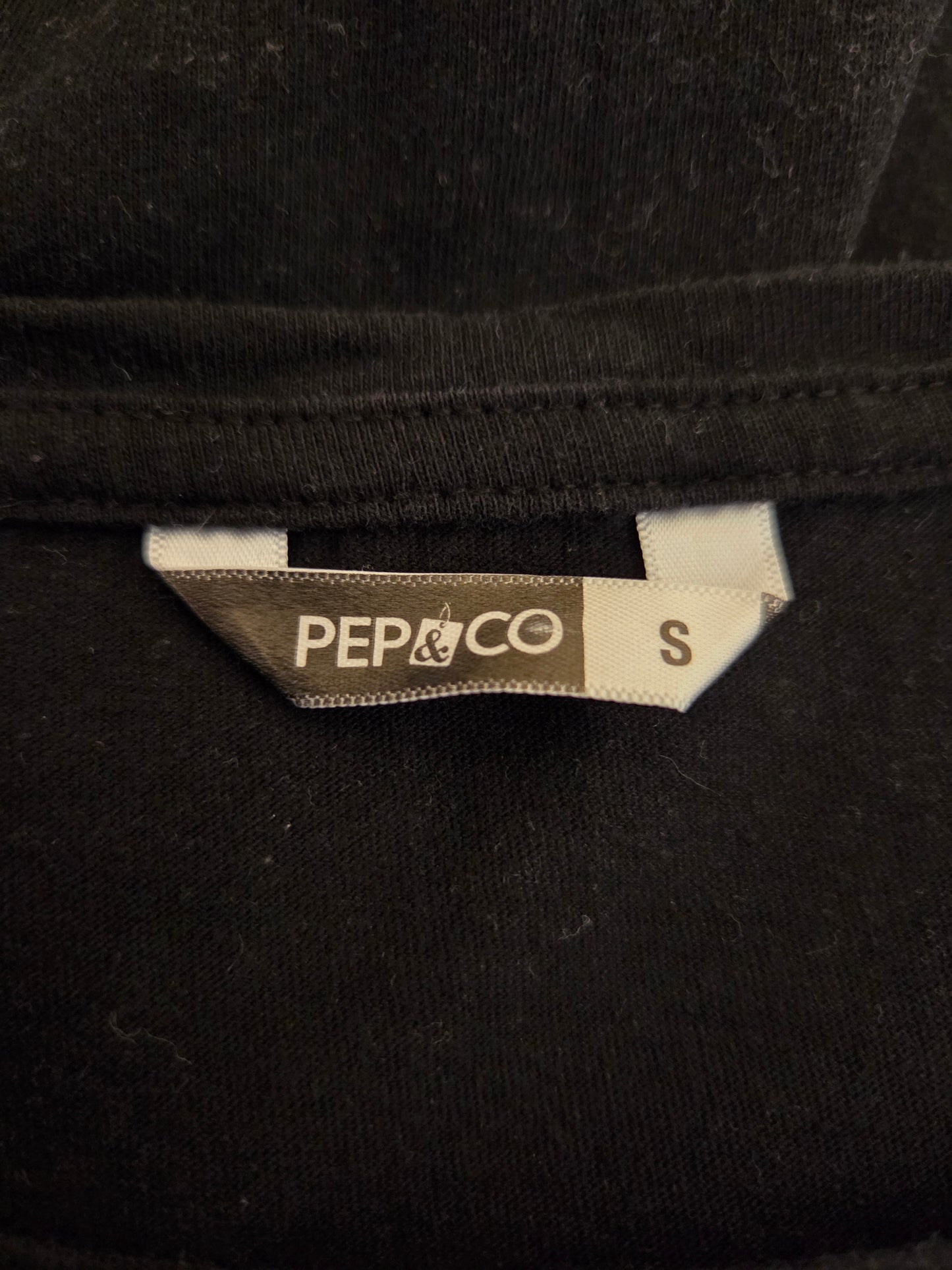 Close-up of a pep&co size label