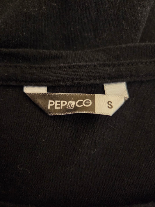 Close-up of a pep&co size label