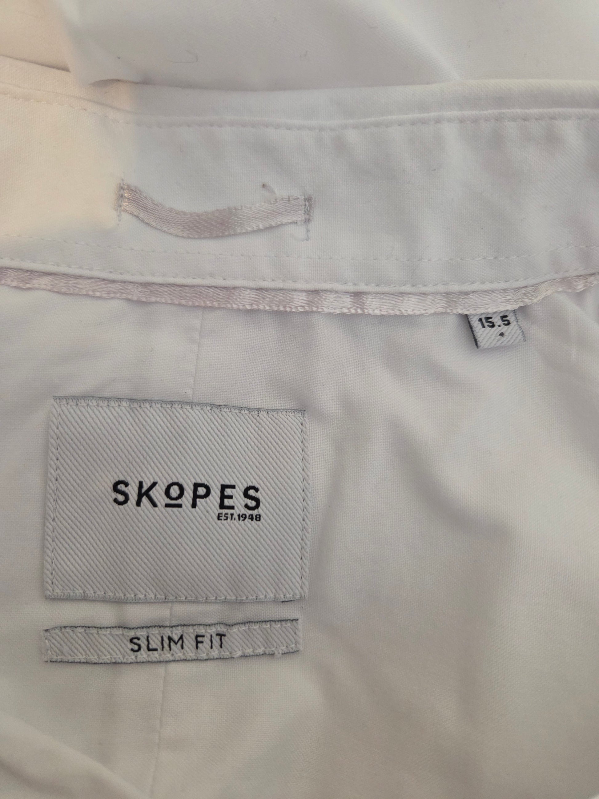 Close-up of a Skopes size label 