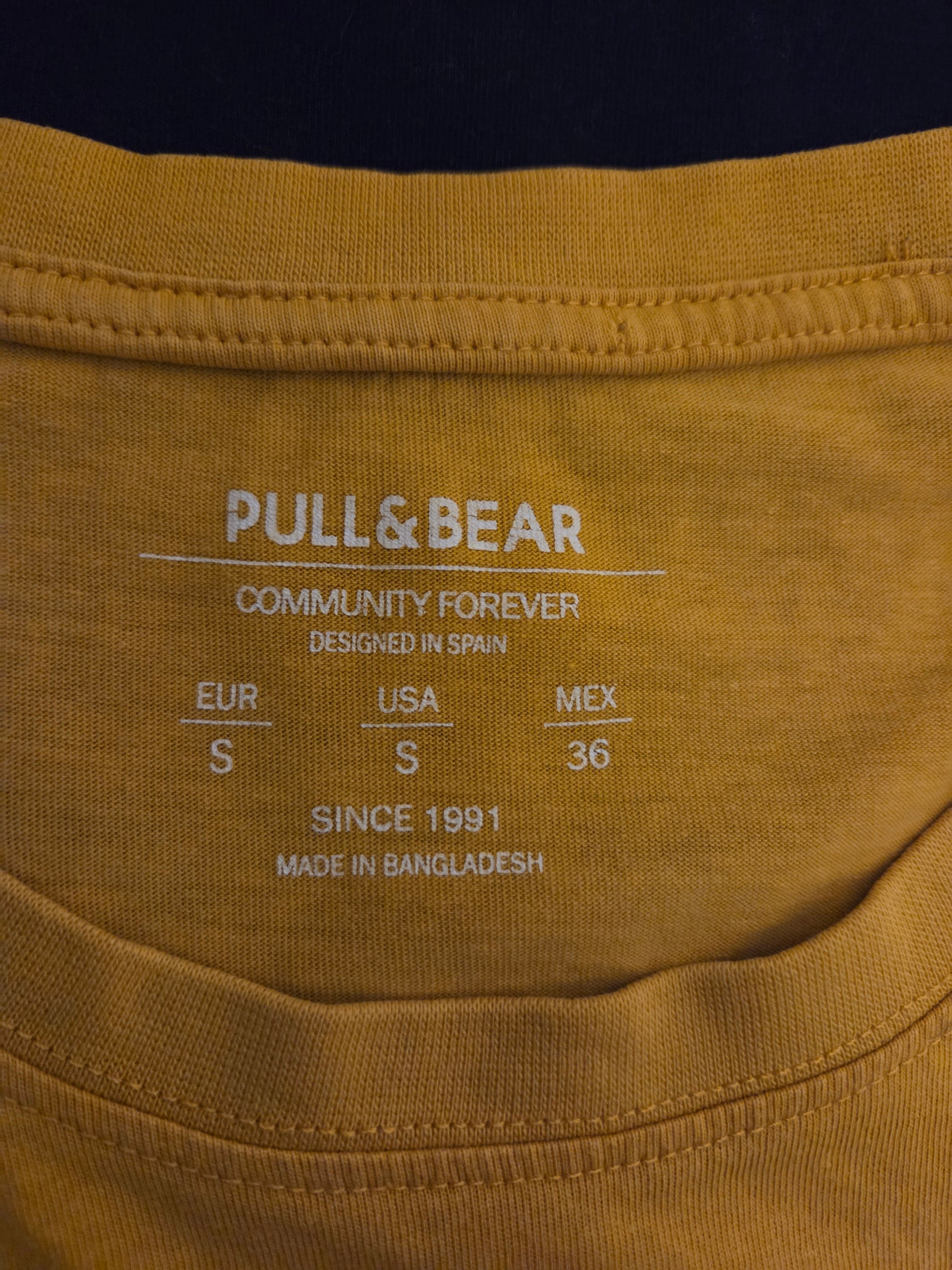Pull & Bear colourblock t-shirt UK small pre- loved clothing size label