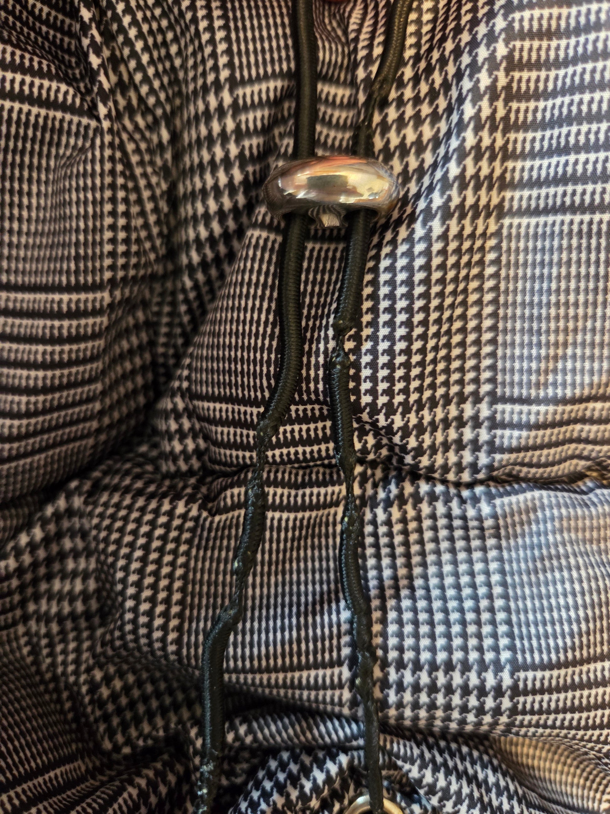 Drawstring on the coat