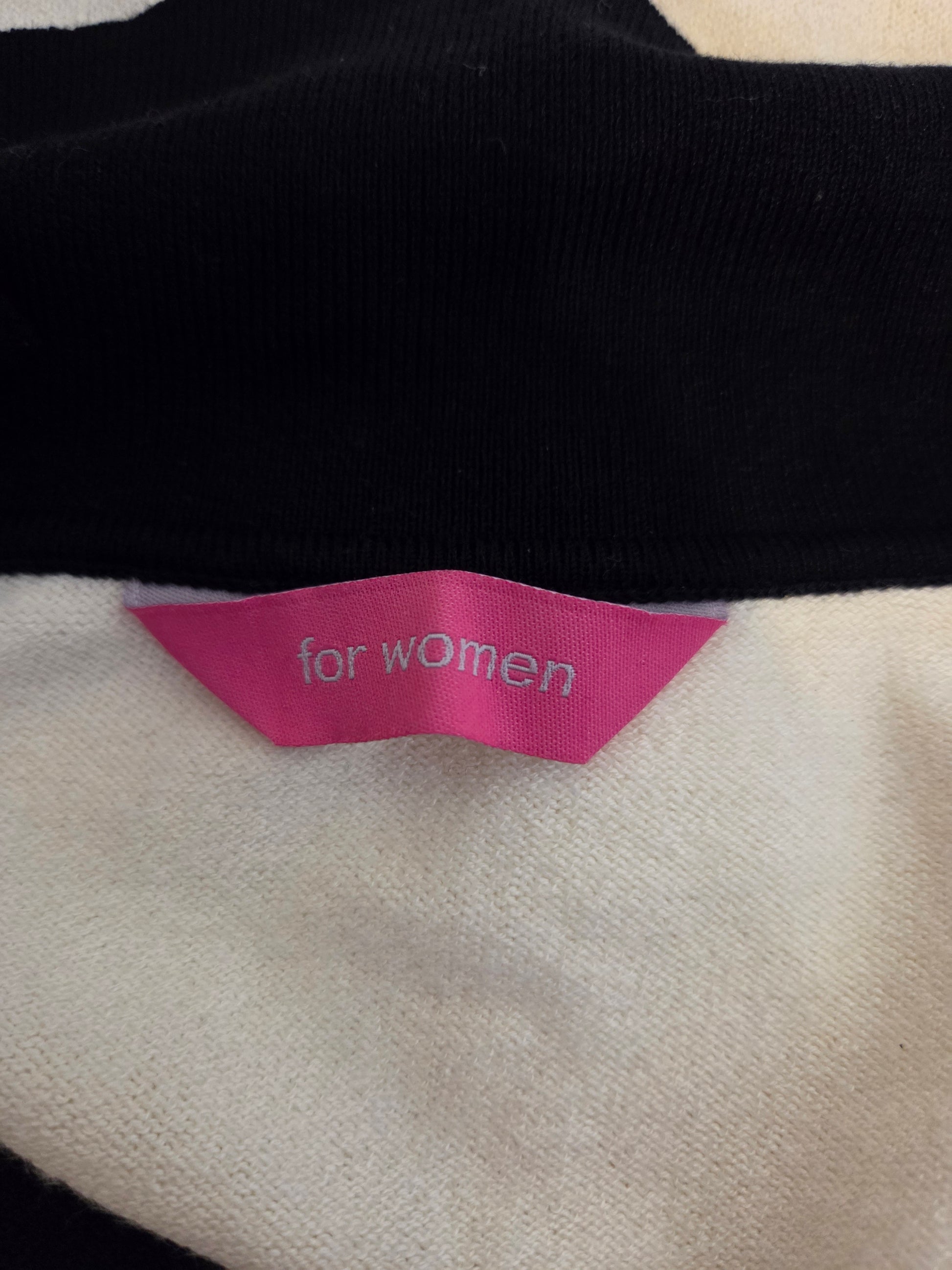 Close-up of a pink label indicating 'for women'.