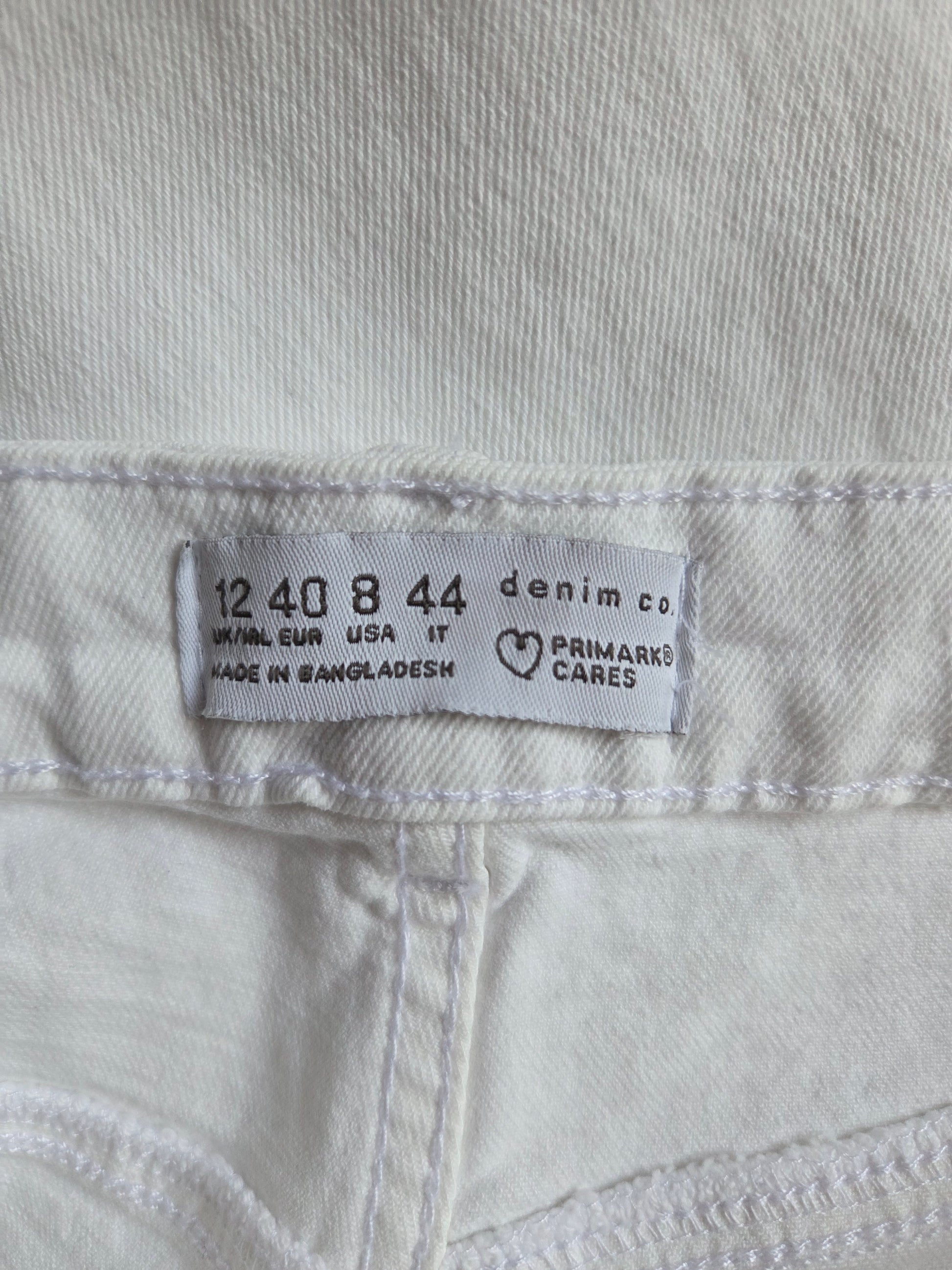  size label on a white denim fabric