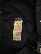 Size tag on a dark fabric background with 'George' branding.