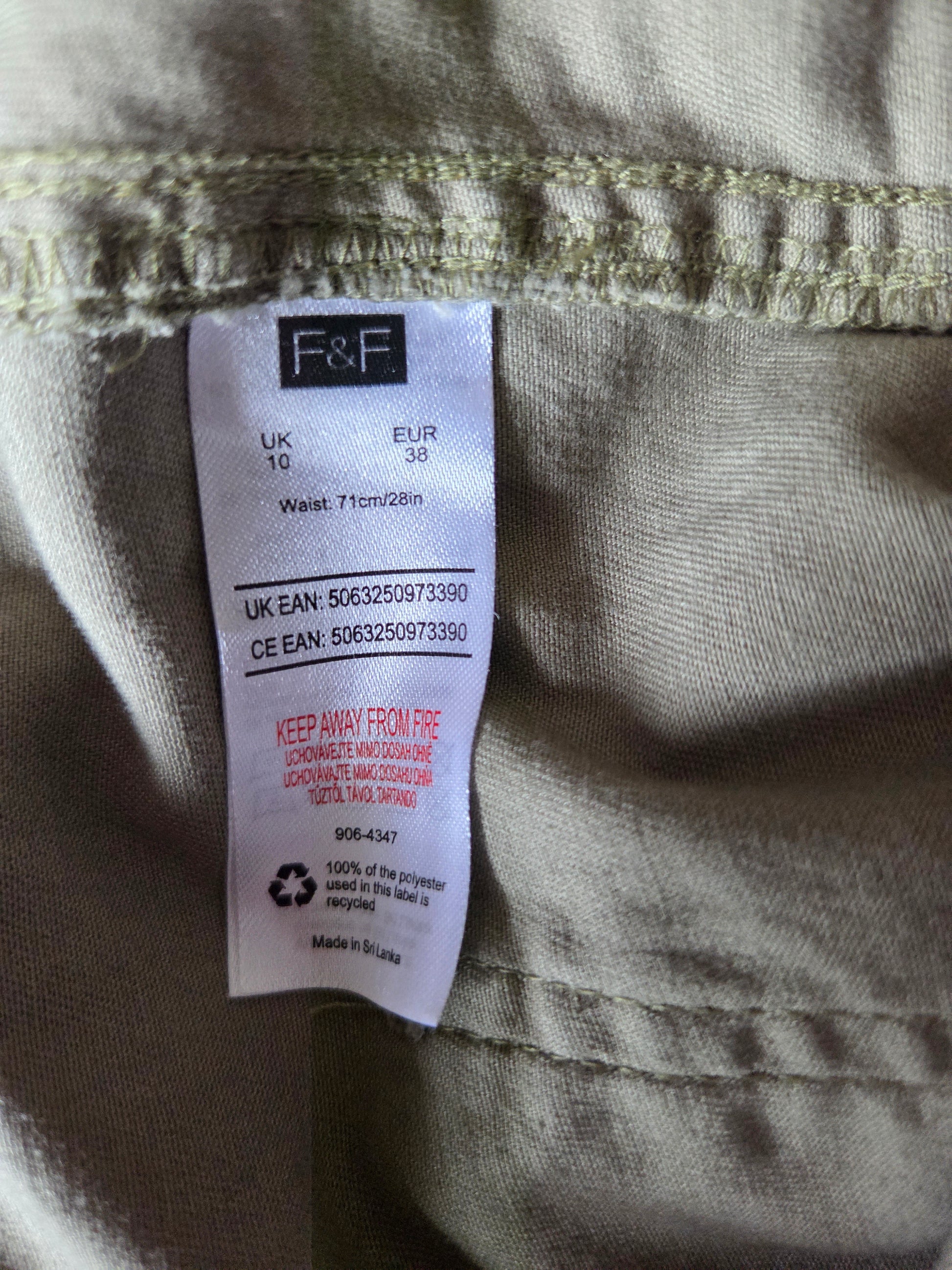 Close-up of a size label with 'F&F' branding.