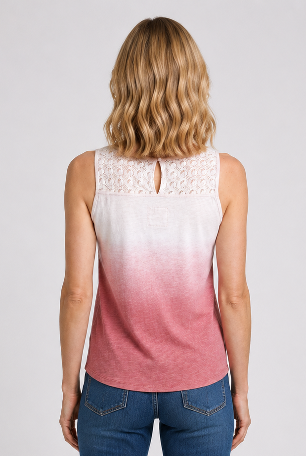 Woman wearing a sleeveless ombre top and blue jeans