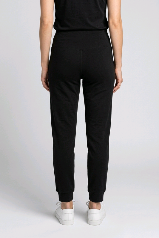 Woman wearing black Nike legging back view