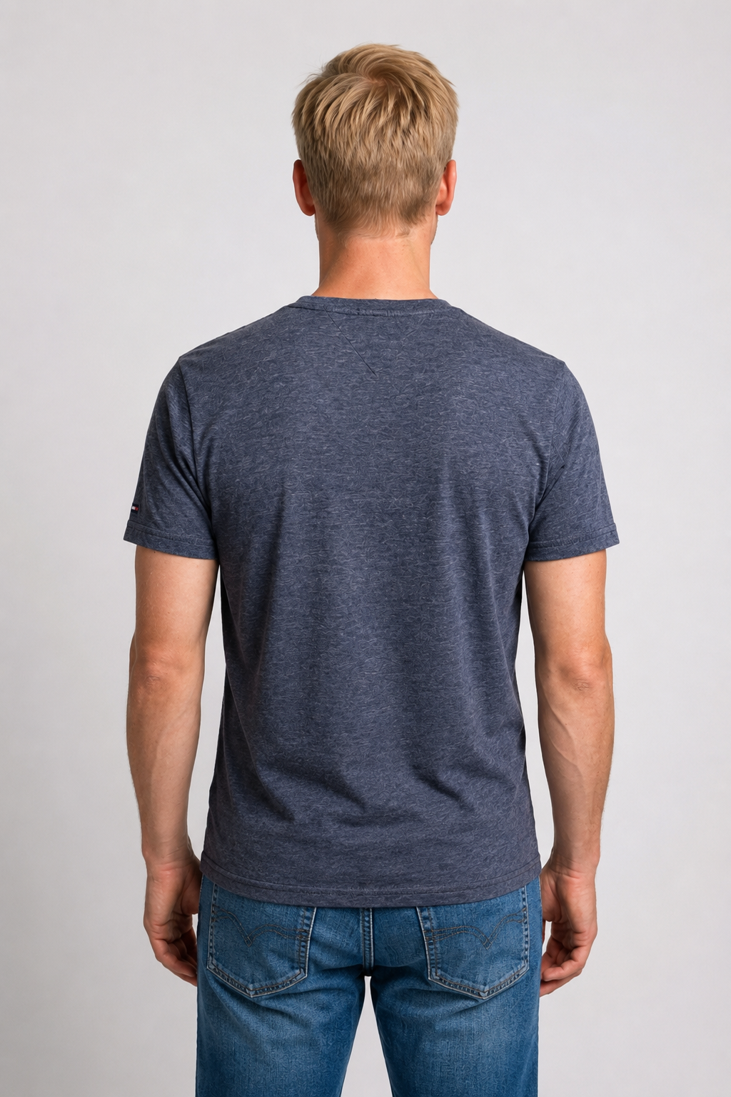 Man wearing a blue t-shirt and jeans 